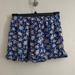 American eagle floral shorts with ruffle bottom size small
